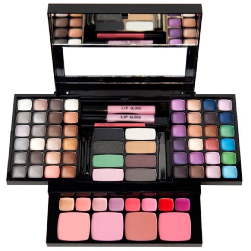 Brand new and sealed Nyx S116 Soho Glam Set